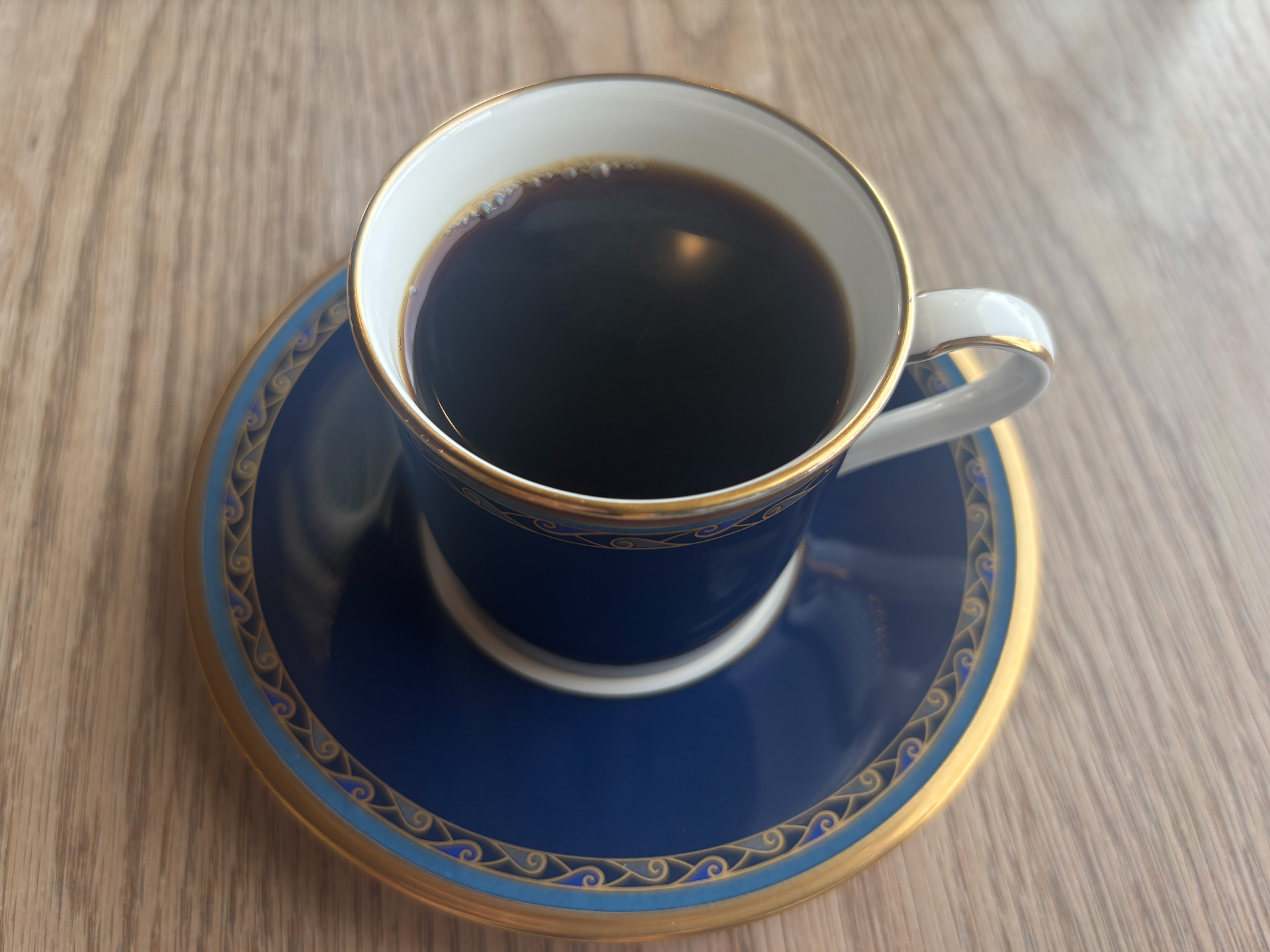 手作業で豆を選別されたブレンドコーヒー、ネルドリップで丁寧なお味