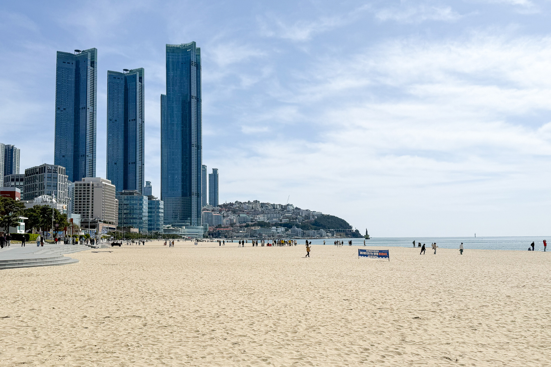 気持ちのいい海雲台（へウンデ）ビーチを早朝に散歩