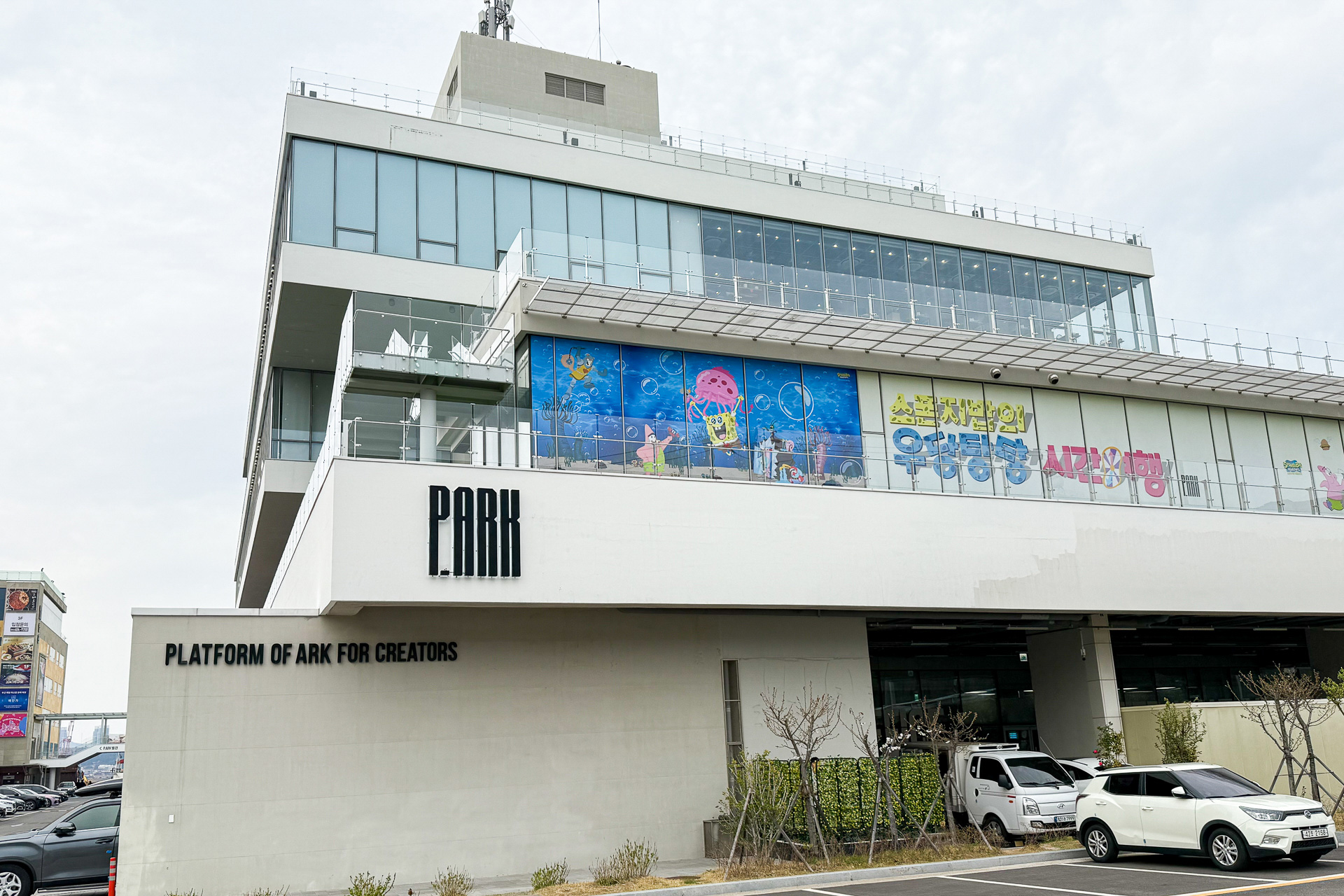 大型船をモチーフに設計された建物