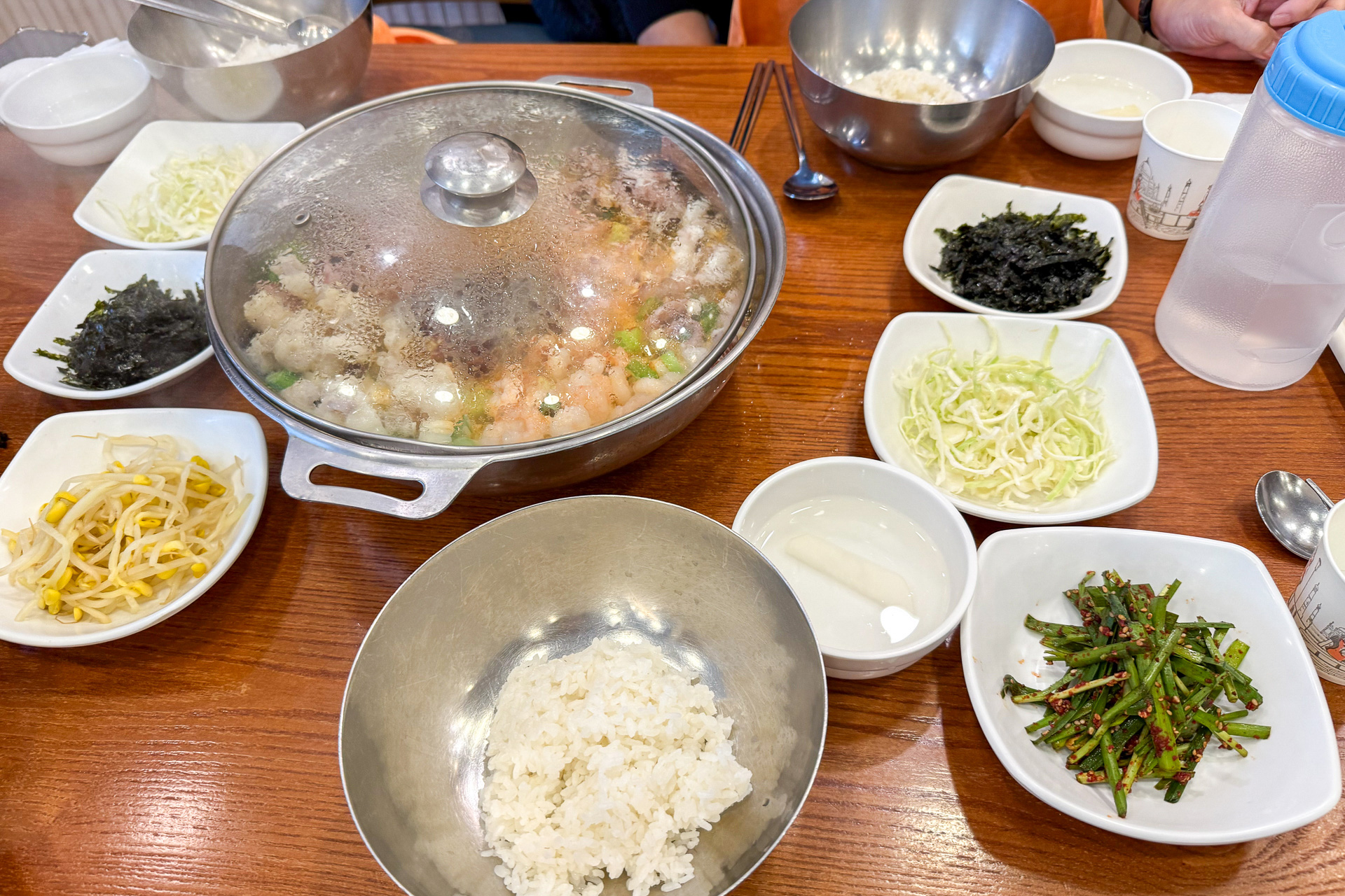 ニラやもやし、刻み海苔などは食べ放題