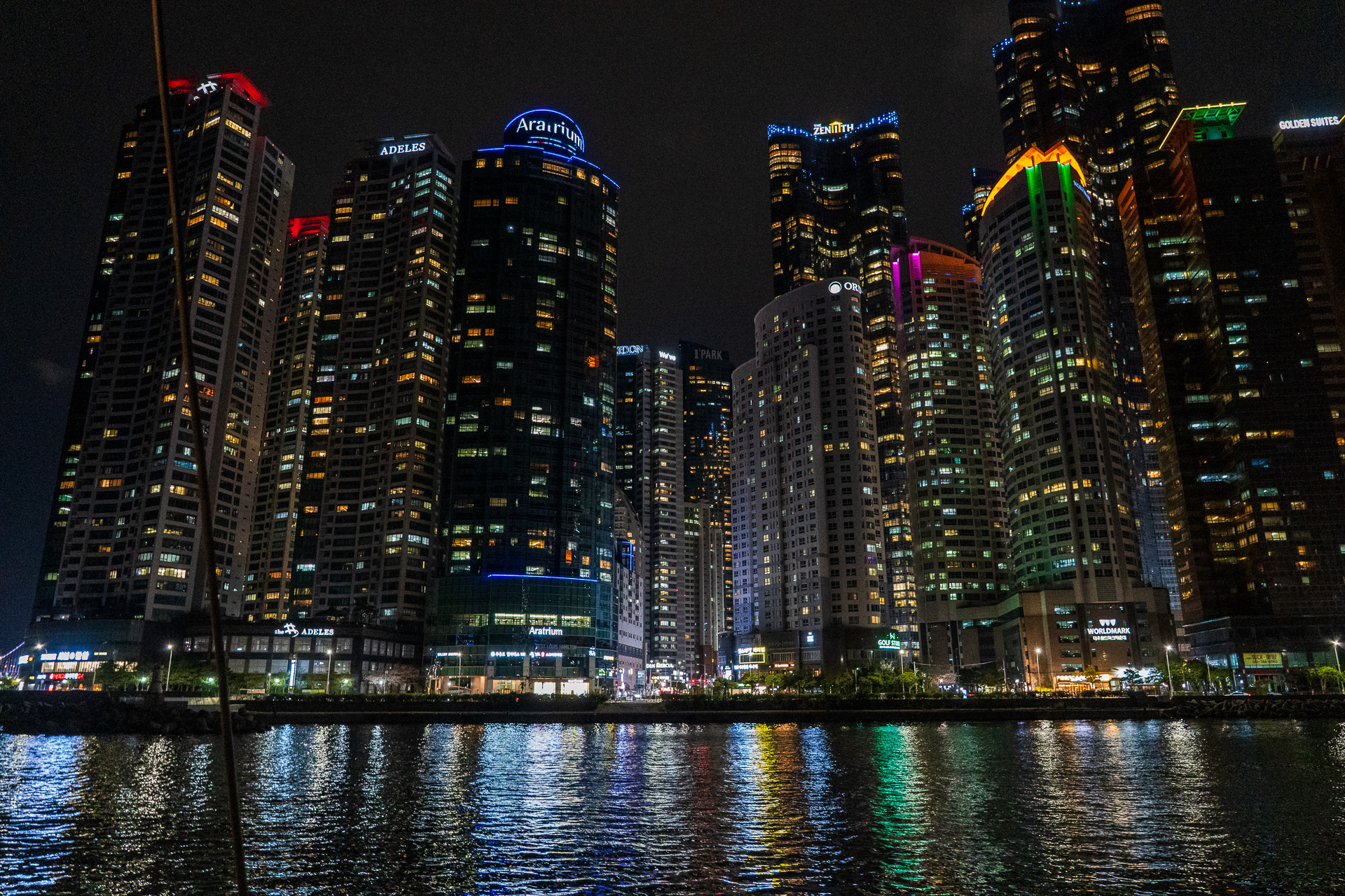 まばゆいばかりの釜山の摩天楼