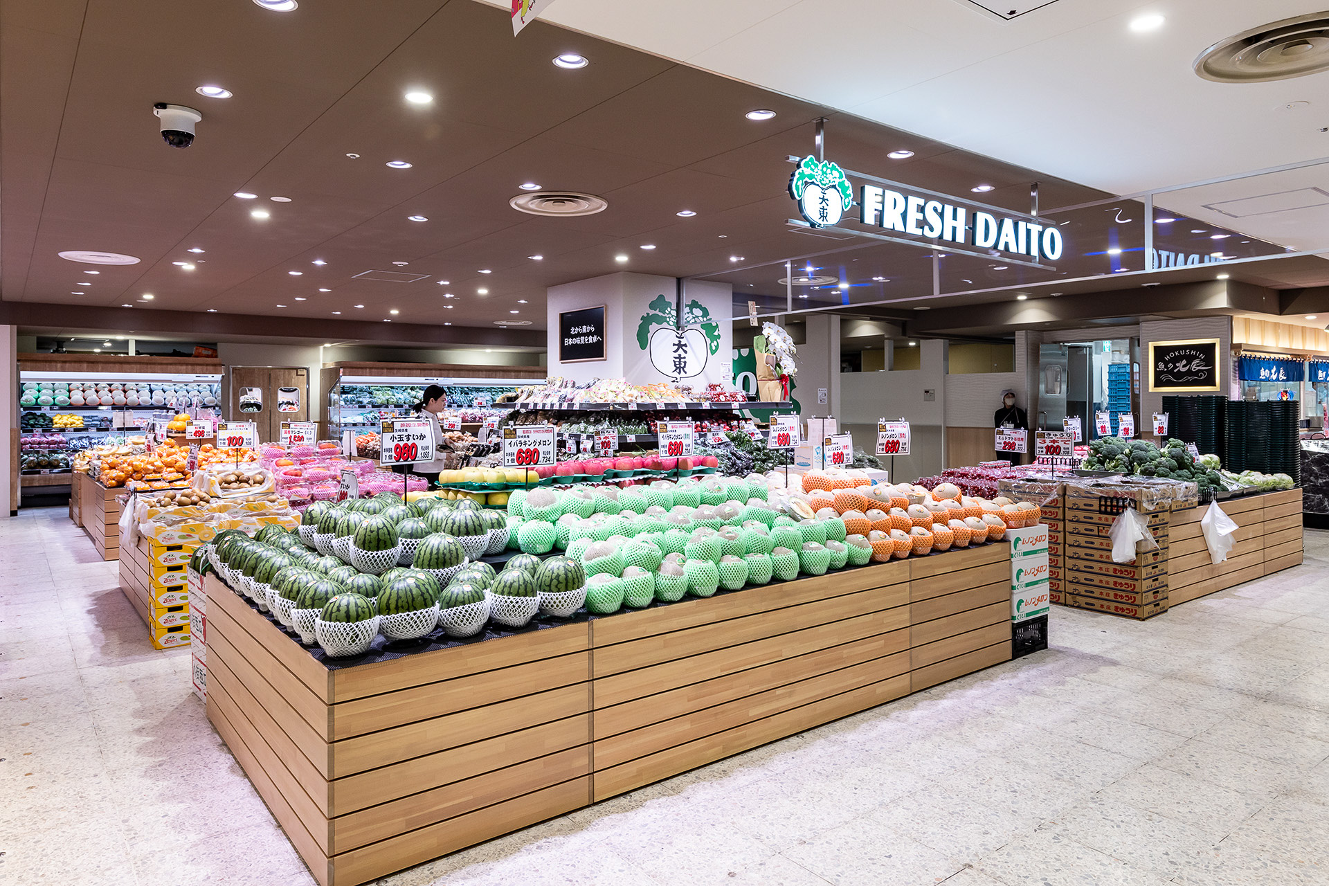 青果のフレッシュダイトー。社長自らが仕入れを担当しているフルーツがオススメという。野菜類も相当に安く感じられた