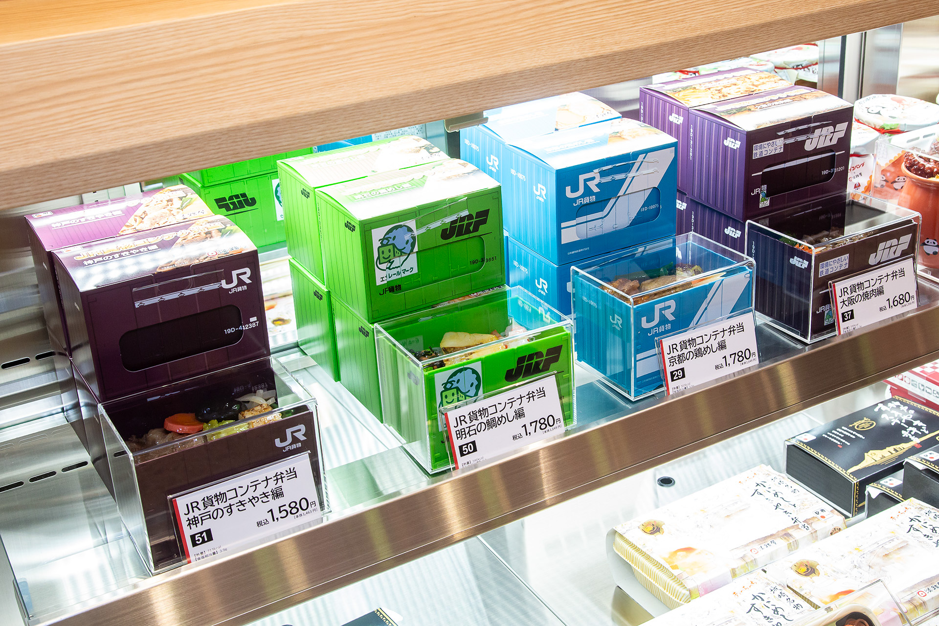 定番の「ひっぱりだこ飯」や「JR貨物コンテナ弁当」もバリエーションが揃う