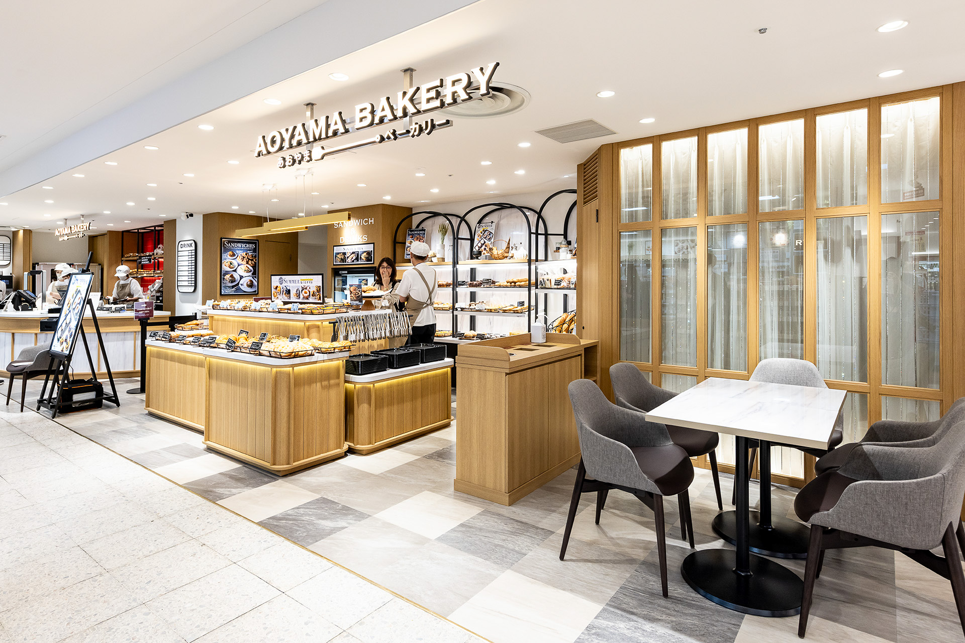 フレンチレストラン「ジョエル・ロブション」を手掛けるフォーシーズの新業態となるあおやまベーカリー