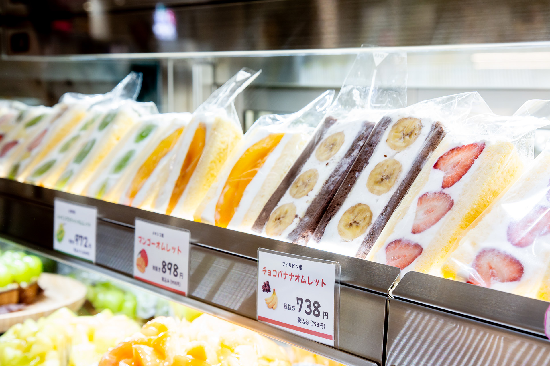 各種フルーツオムレットは断面の美しさにも注目