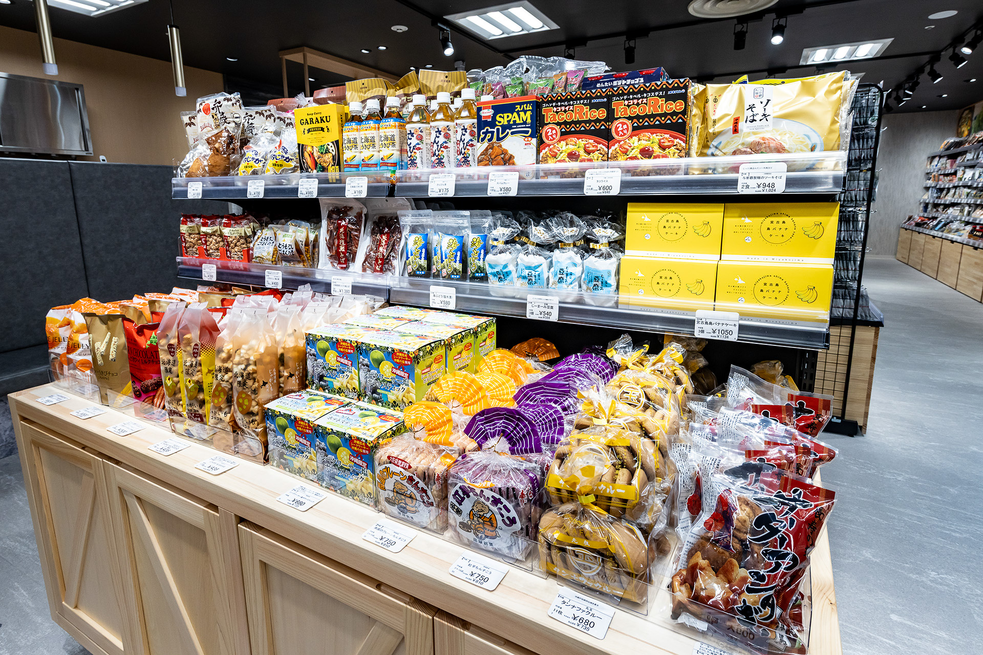 沖縄や北海道はもちろん全国のうまいものが集合