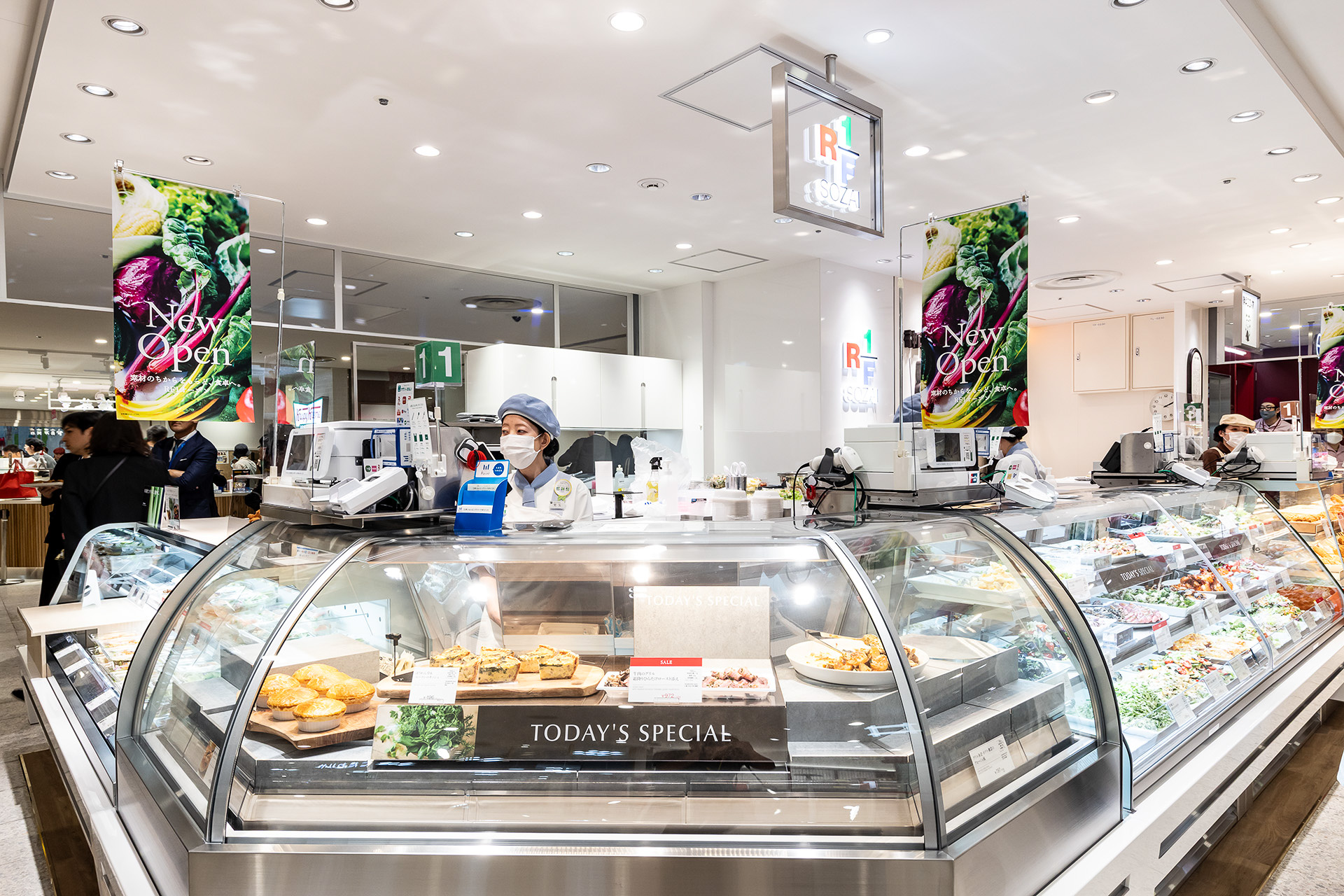 RF1。サラダを中心とした総菜を販売