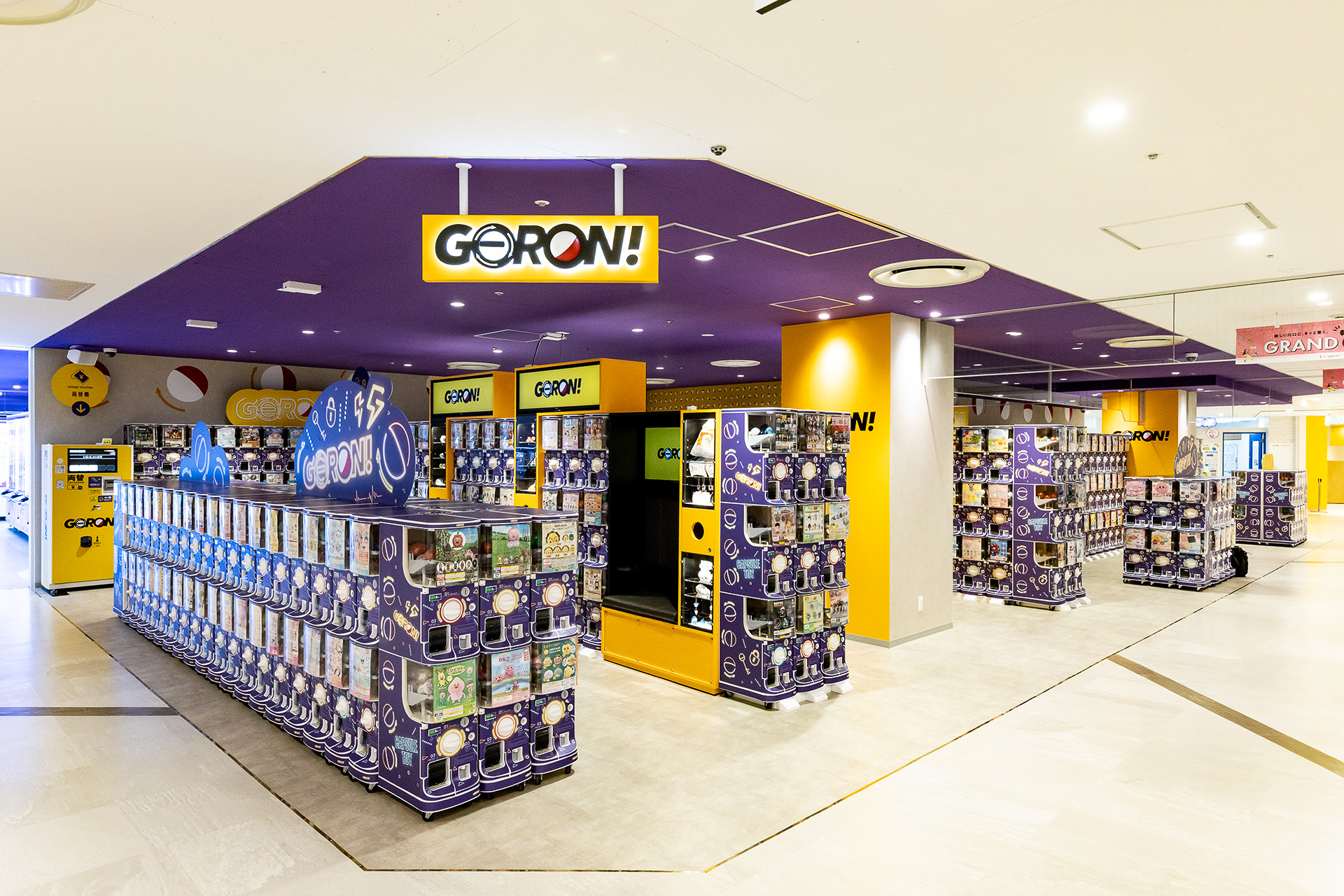 約800台のカプセルトイが並ぶGORON！
