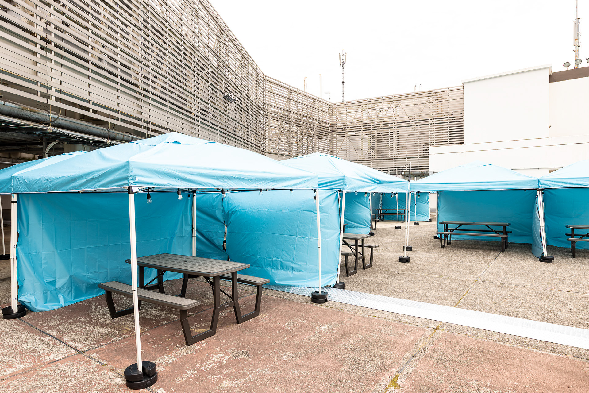 カジュアルエリア。こちらはホットプレートが備わる