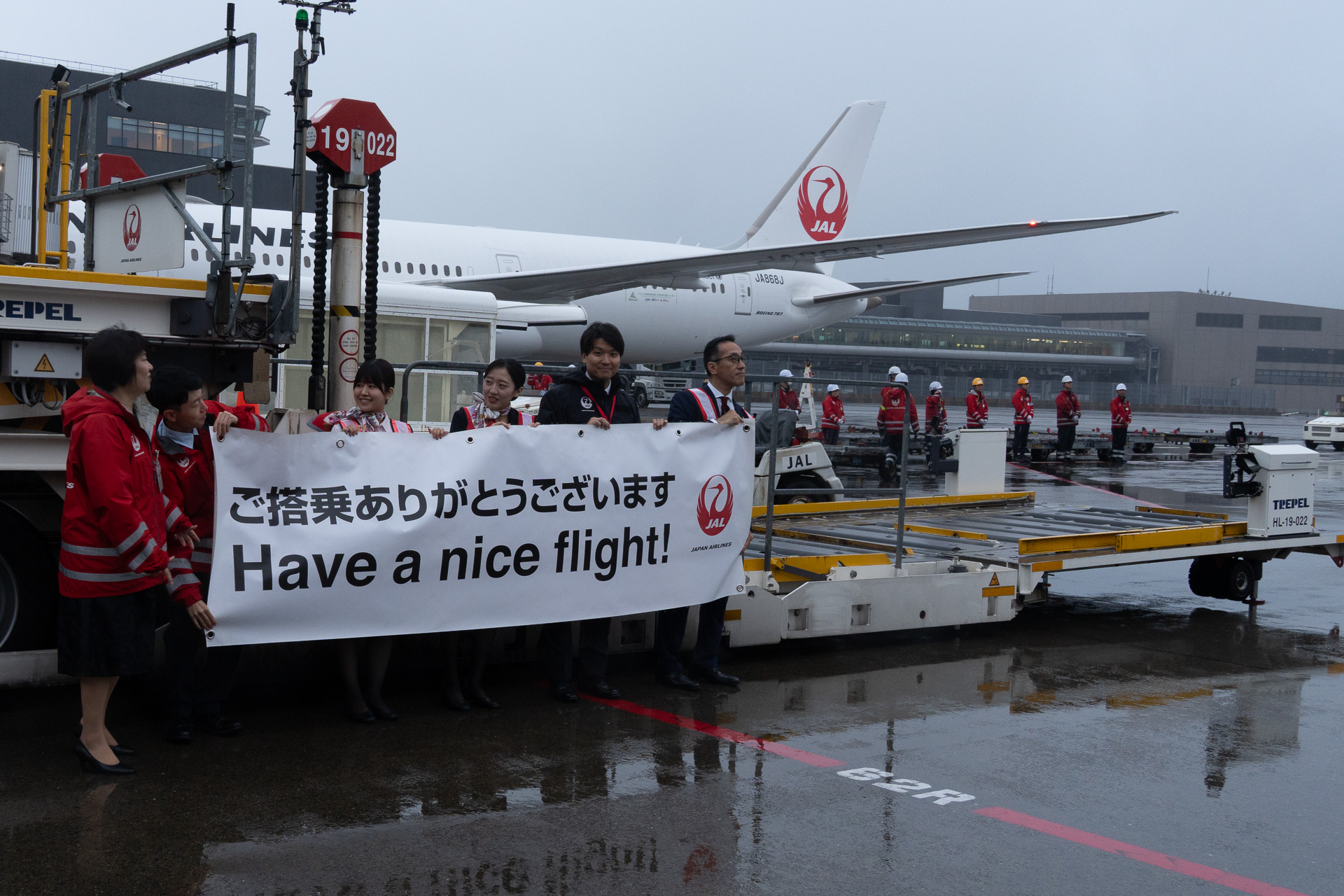 雨のなか出発の準備が進む