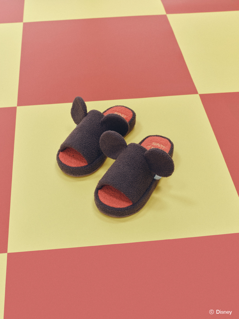 Mickeyルームシューズ（5280円）