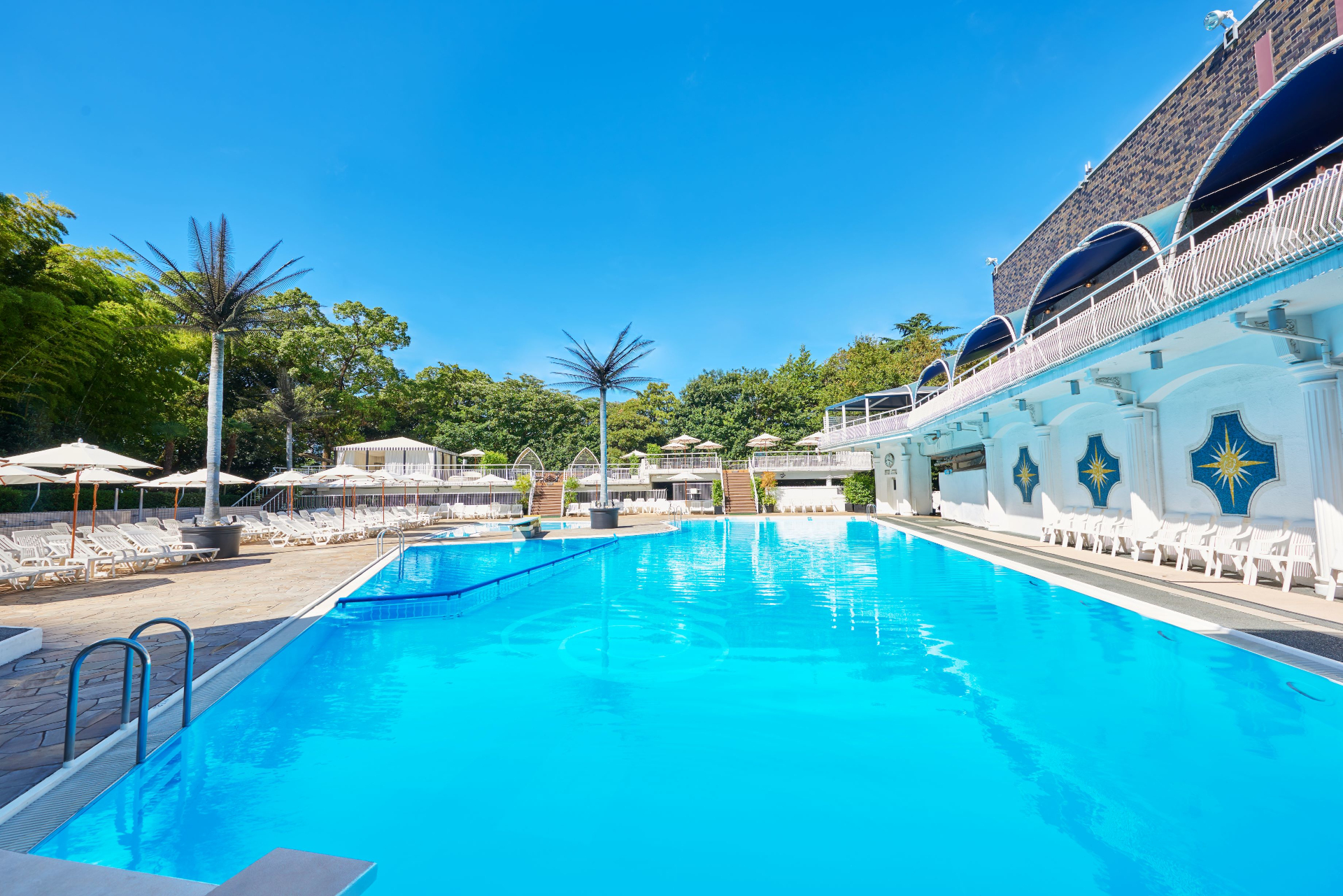 花火の前に「GARDEN POOL」でひと泳ぎしよう