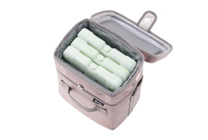 キャンプなど長時間のアウトドアでは、凍らせた「氷点下パック」の保管クーラーとしても使える。ハードタイプのMサイズなら7個、XLサイズは3個、超速タイプは6個を収納可能