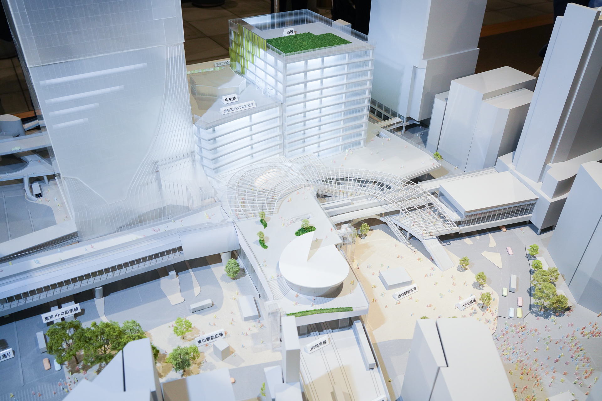 第II期（中央棟・西棟）とアーバンコア。右下がハチ公前広場