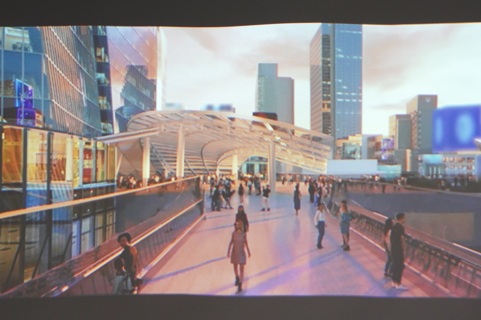 デッキ階で接続する東口のスカイウェイ