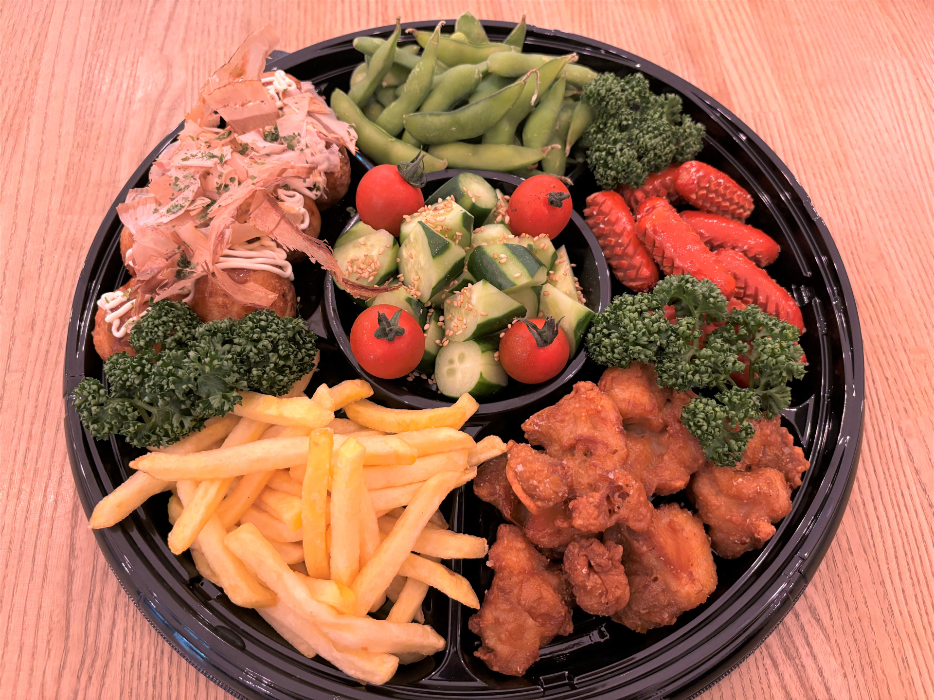 オプションオードブル「バラエティセット」（4000円）も