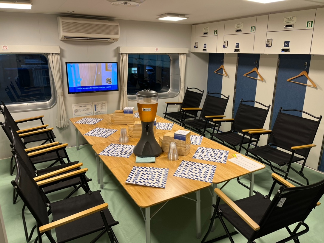 指定席プラン（レストラン/洋室）は入場料・飲み放題（一部有料）・料理・指定席がセットでお得