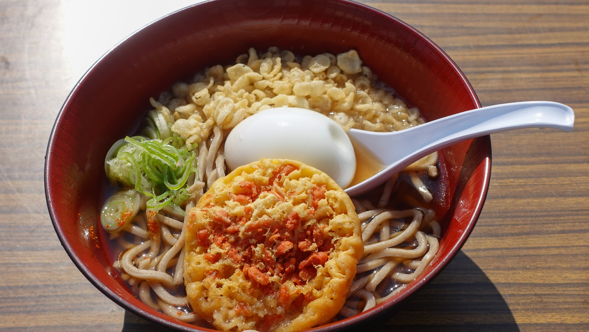 「北一そば」のかけそば全部乗せ