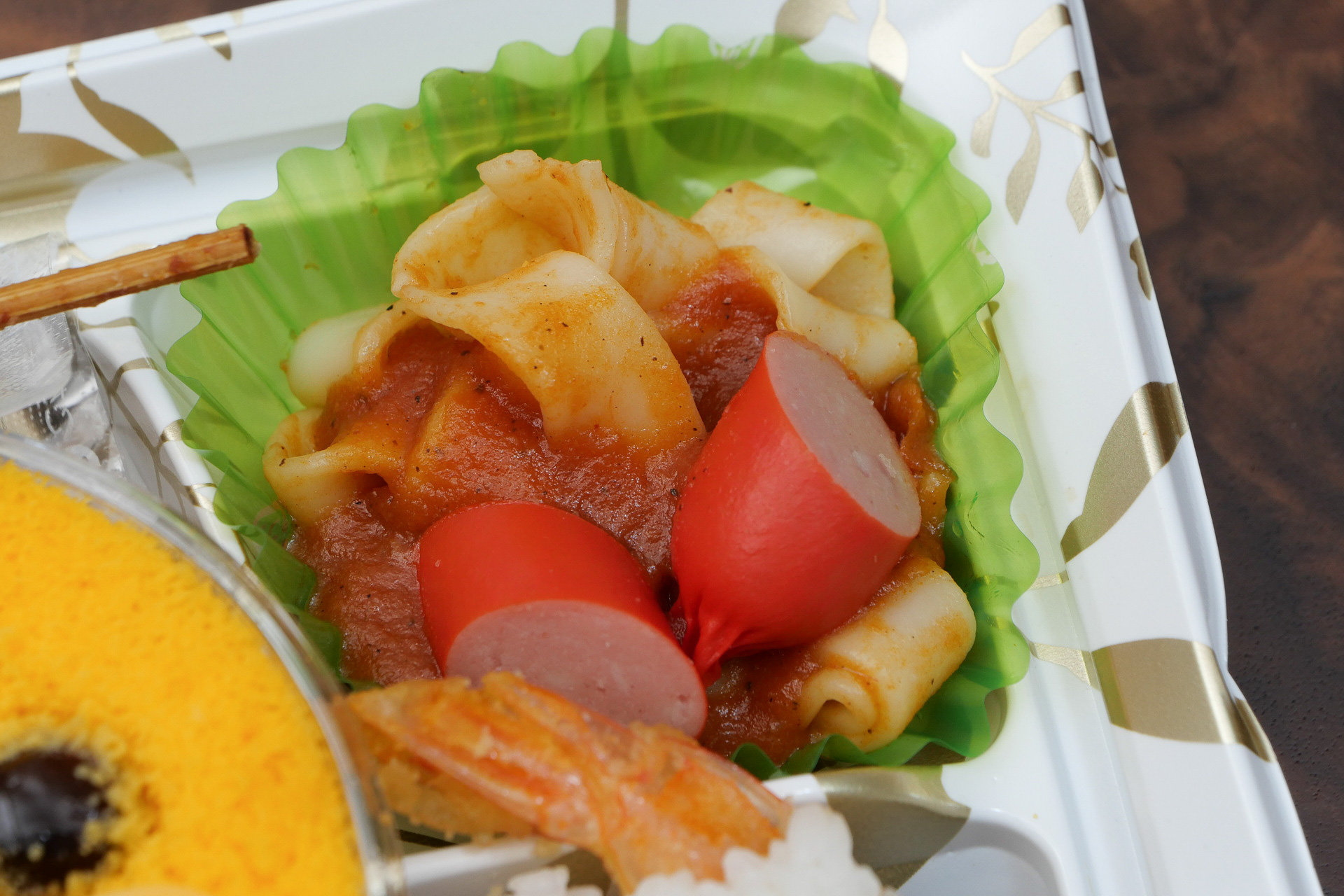 右上はオリジナルのあんかけきしめん。あんかけスパゲティの風味がきしめんにもマッチしていて、なかなかの美味しさ