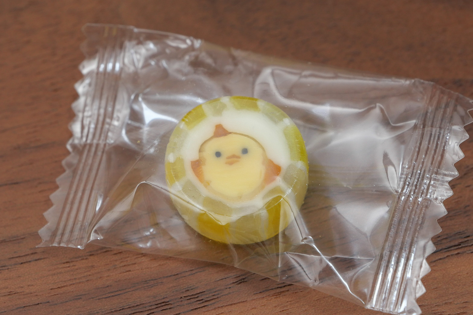 おまけにぴよりん柄のアメも付いている