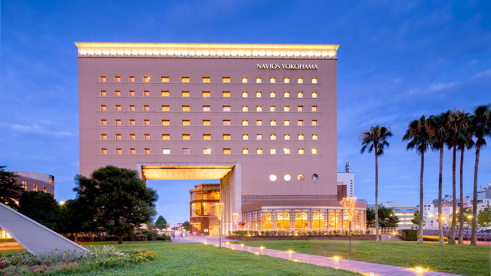 全客室が夜景ビューの「ナビオス横浜」
