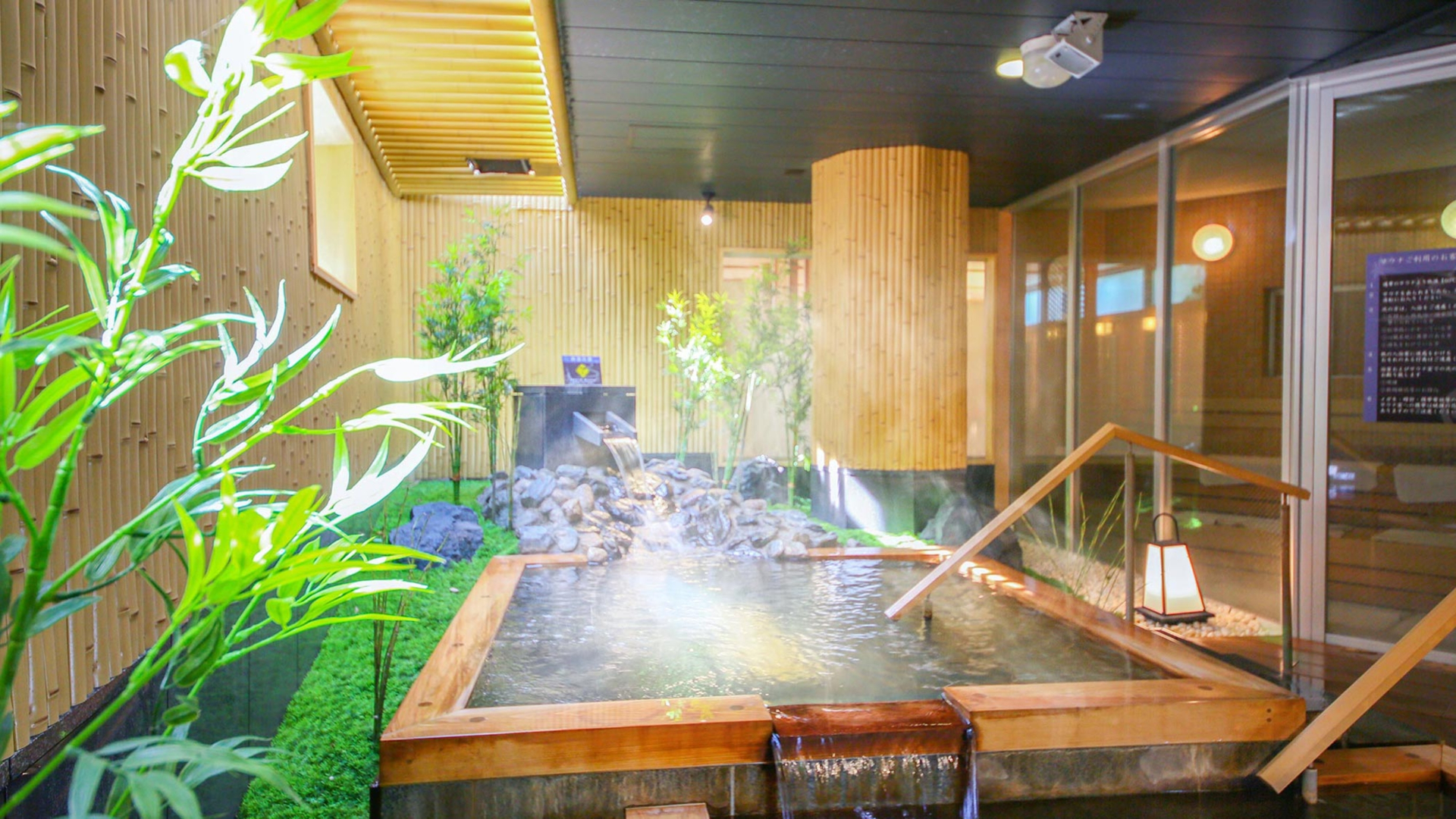 大浴場や露天風呂など館内湯めぐりが楽しめる