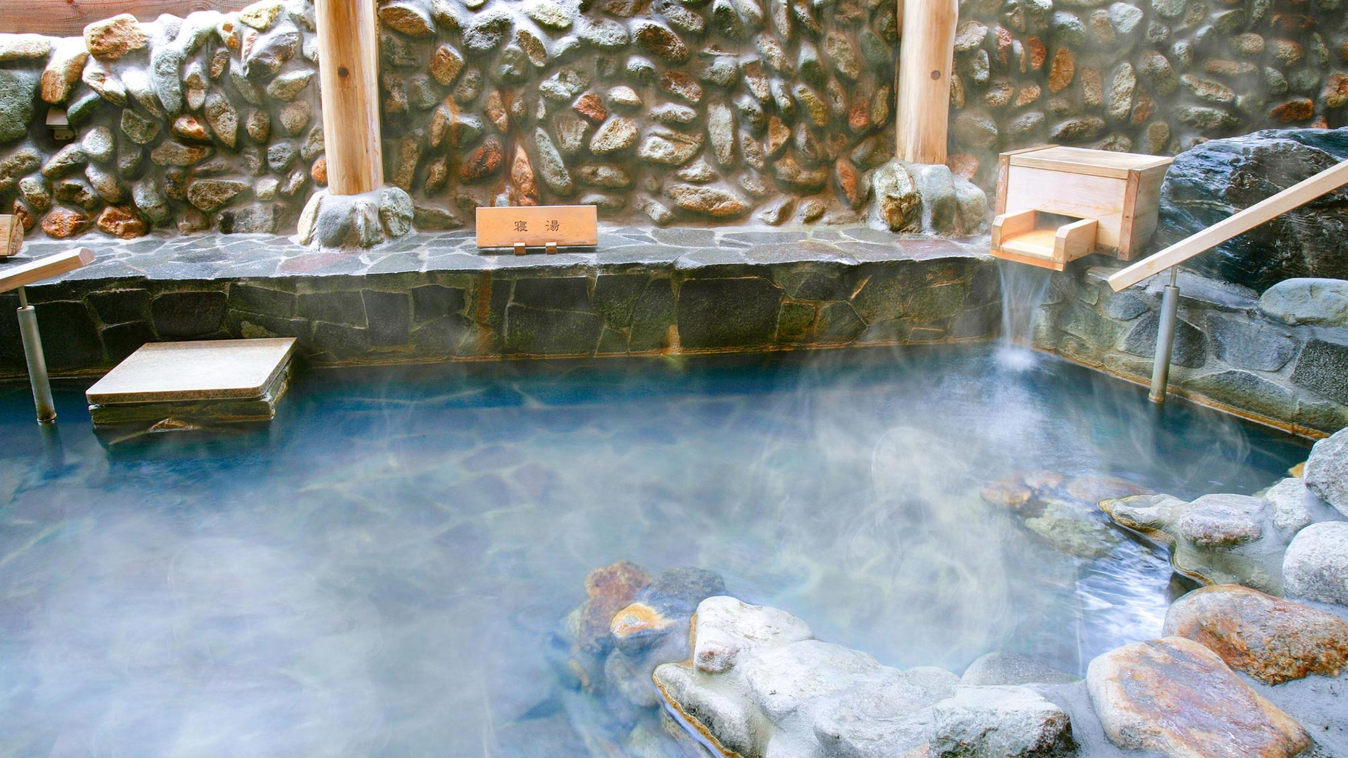 大浴場や露天風呂など館内湯めぐりが楽しめる