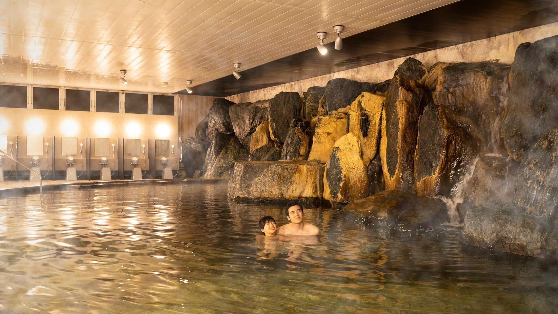 大浴場や露天風呂など館内湯めぐりが楽しめる