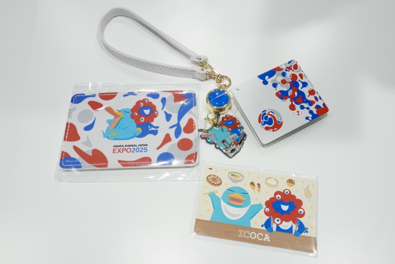 「万博記念ICOCA＋合皮パスケース」セット（3200円）