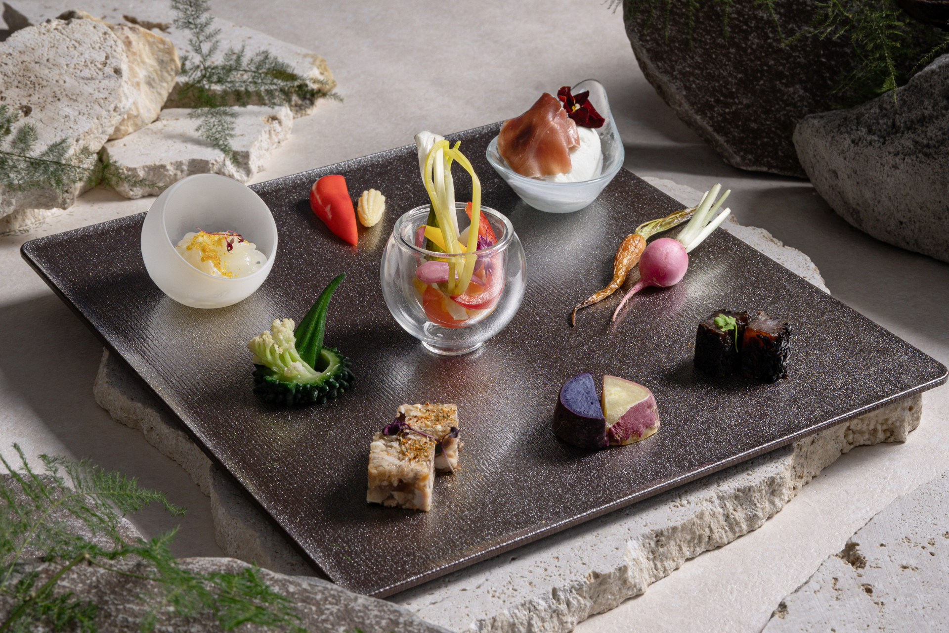 沖縄の食材を楽しむ一口サイズの「SPA タパス」（2200円）