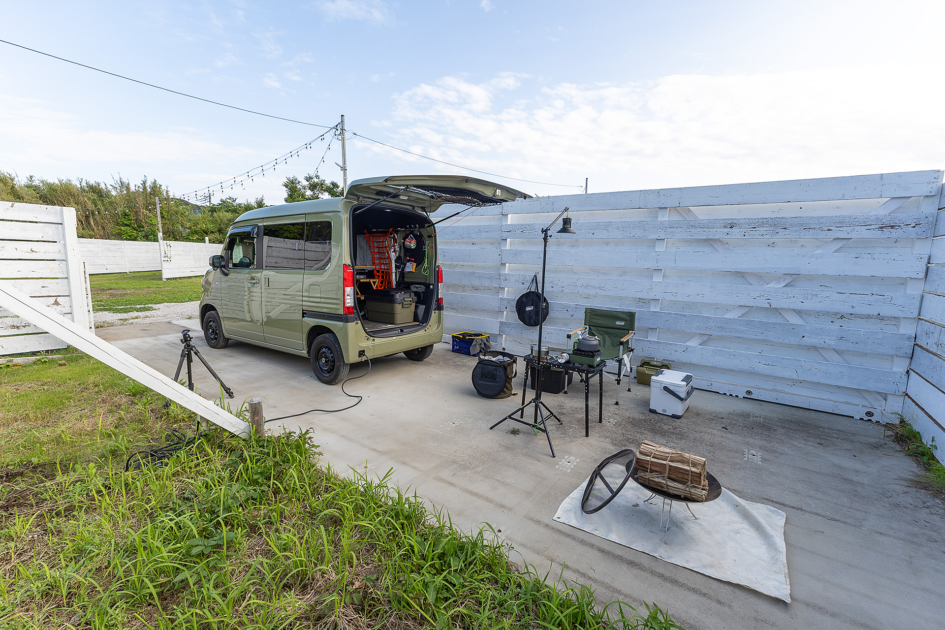 サイトの奥行きはこのように十分ある。ハイエースクラスでも狭さは感じないと思う