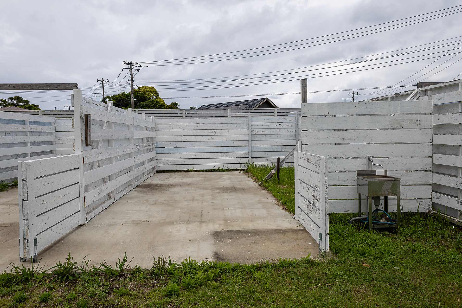 コーギーサイト。コーギーサイトとパグサイト、そしてシバサイトの横に水道があるが専用ではない。6サイトに対して3つの水道なので2サイトで共用する感じだ