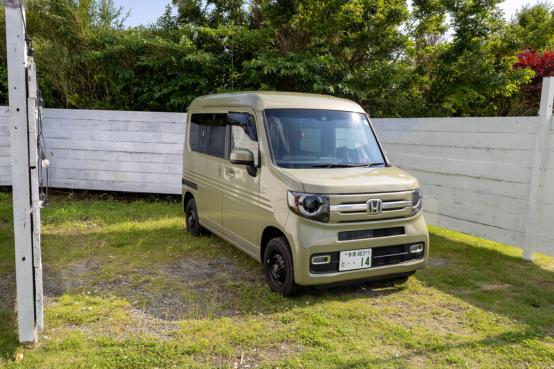 チャウチャウサイトは奥の壁が斜めになっているので奥行きは変則的