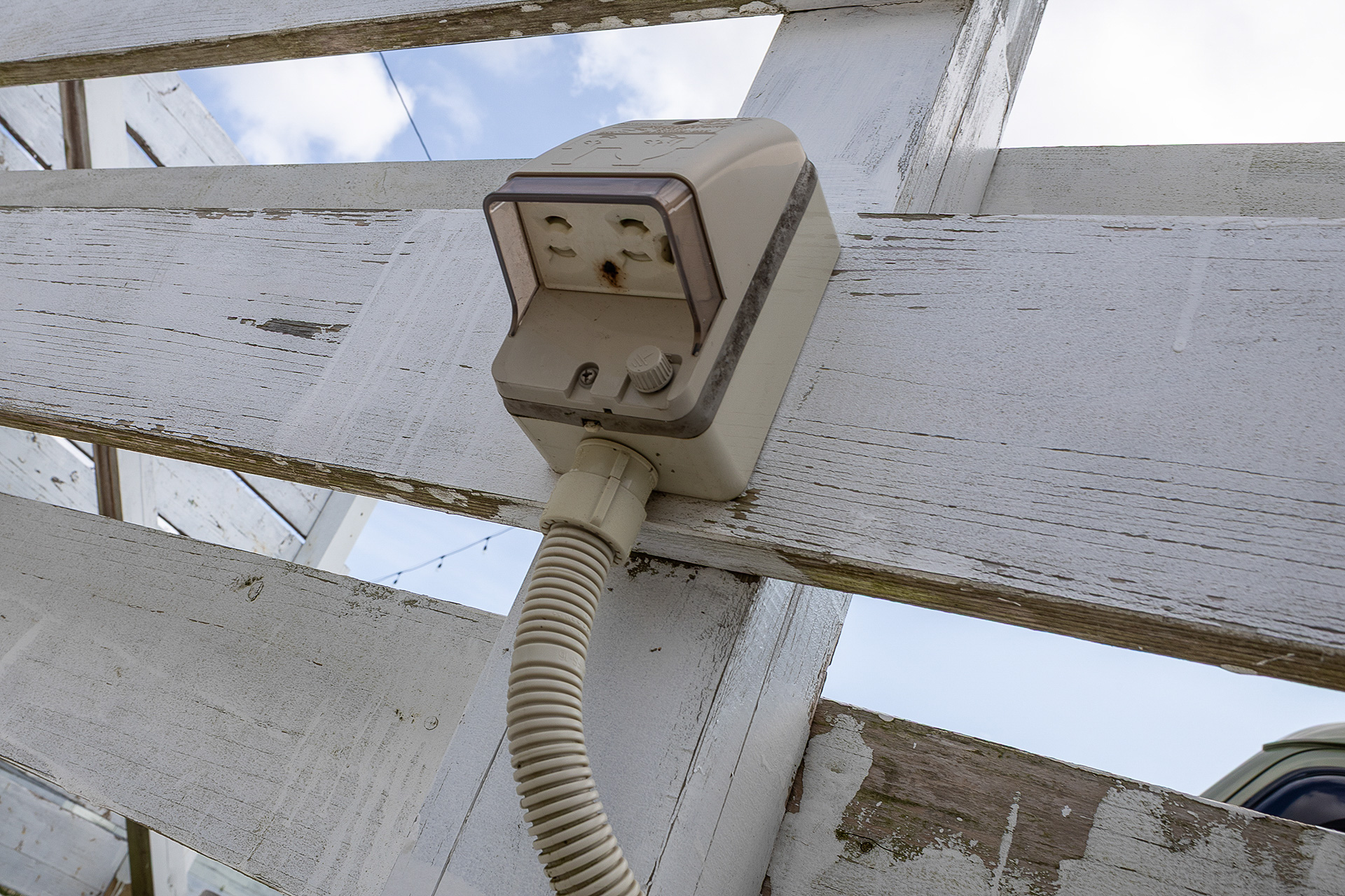 取材時は電源などの工事が進んでいるところで、一部のサイトには電源がすでに来ていた