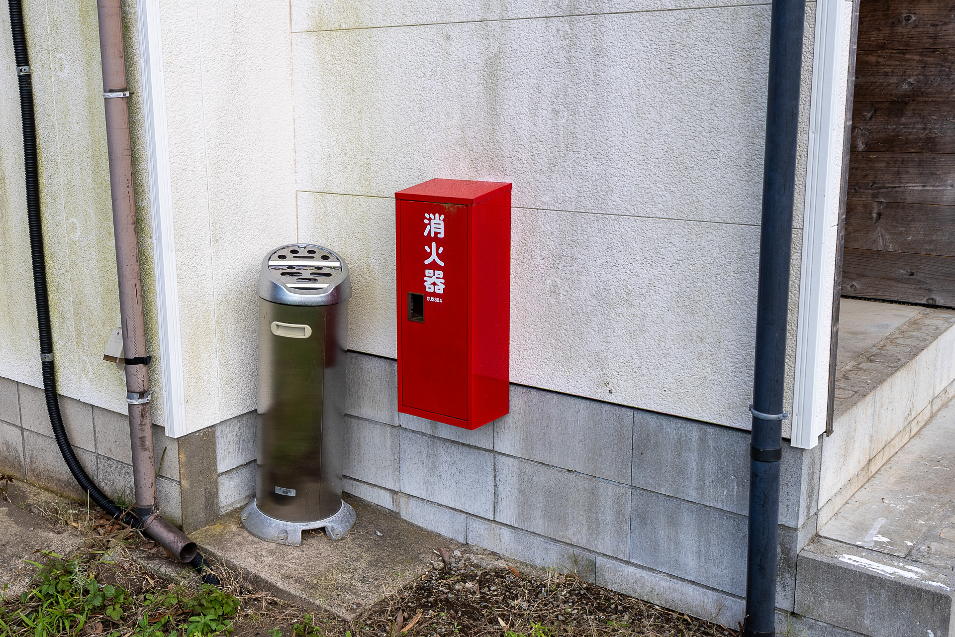 施設内は禁煙で管理棟の横に喫煙所を用意している