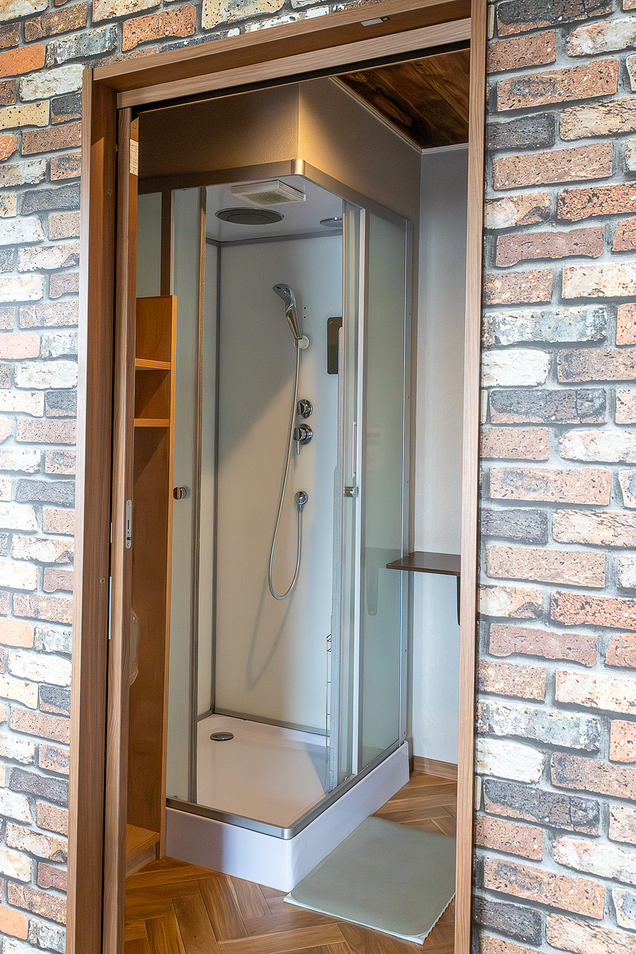 シャワーブースは3つある。すべて同じ作りだ