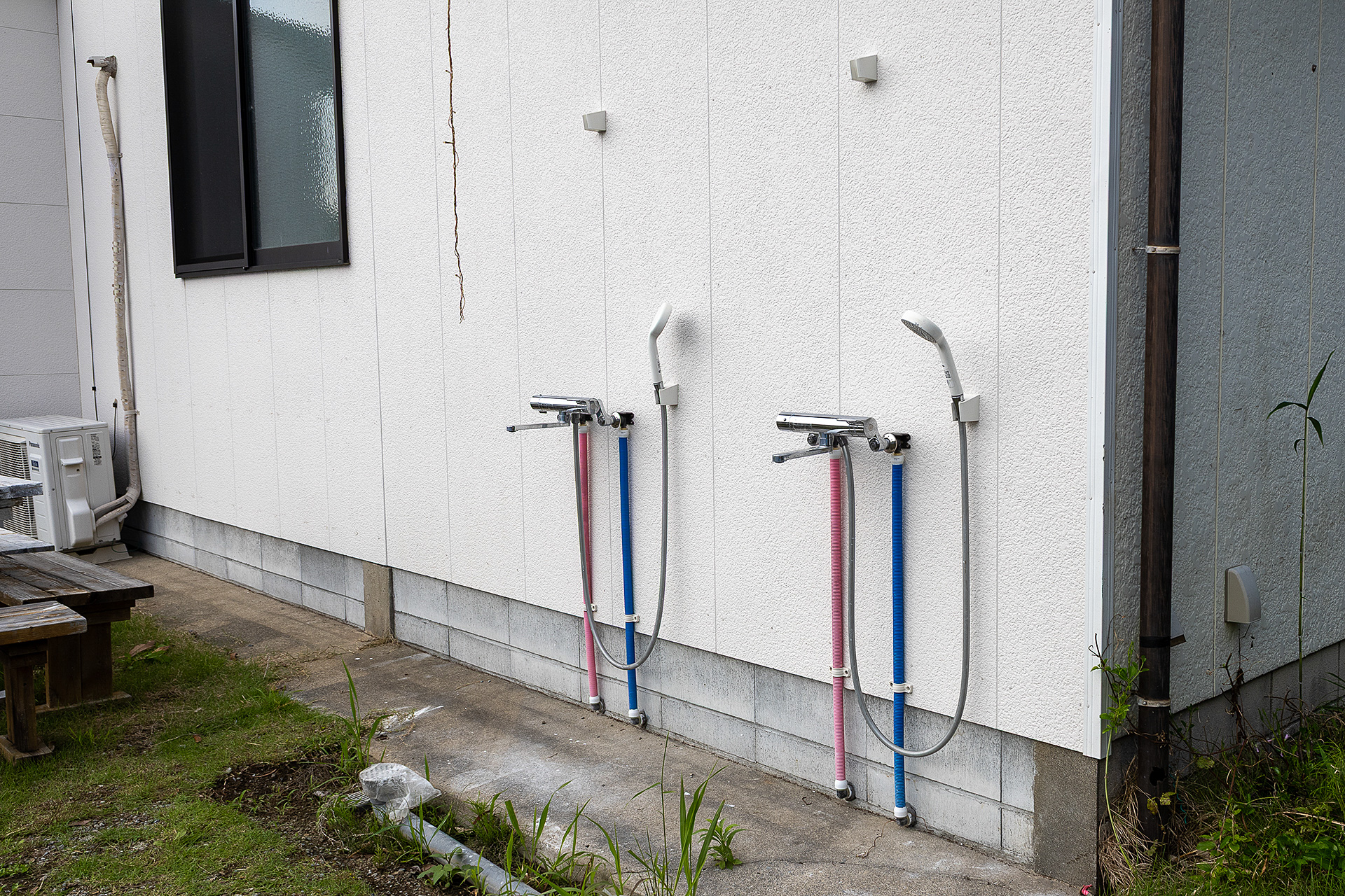 海が近いので愛犬と海遊びしてきた際に愛犬の身体を洗うためのシャワーもある