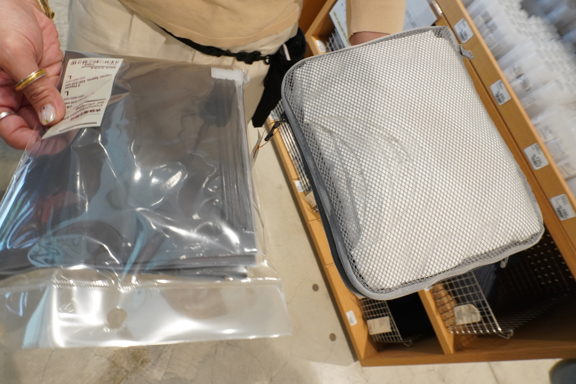 ポリエステル仕分けケース圧縮タイプ