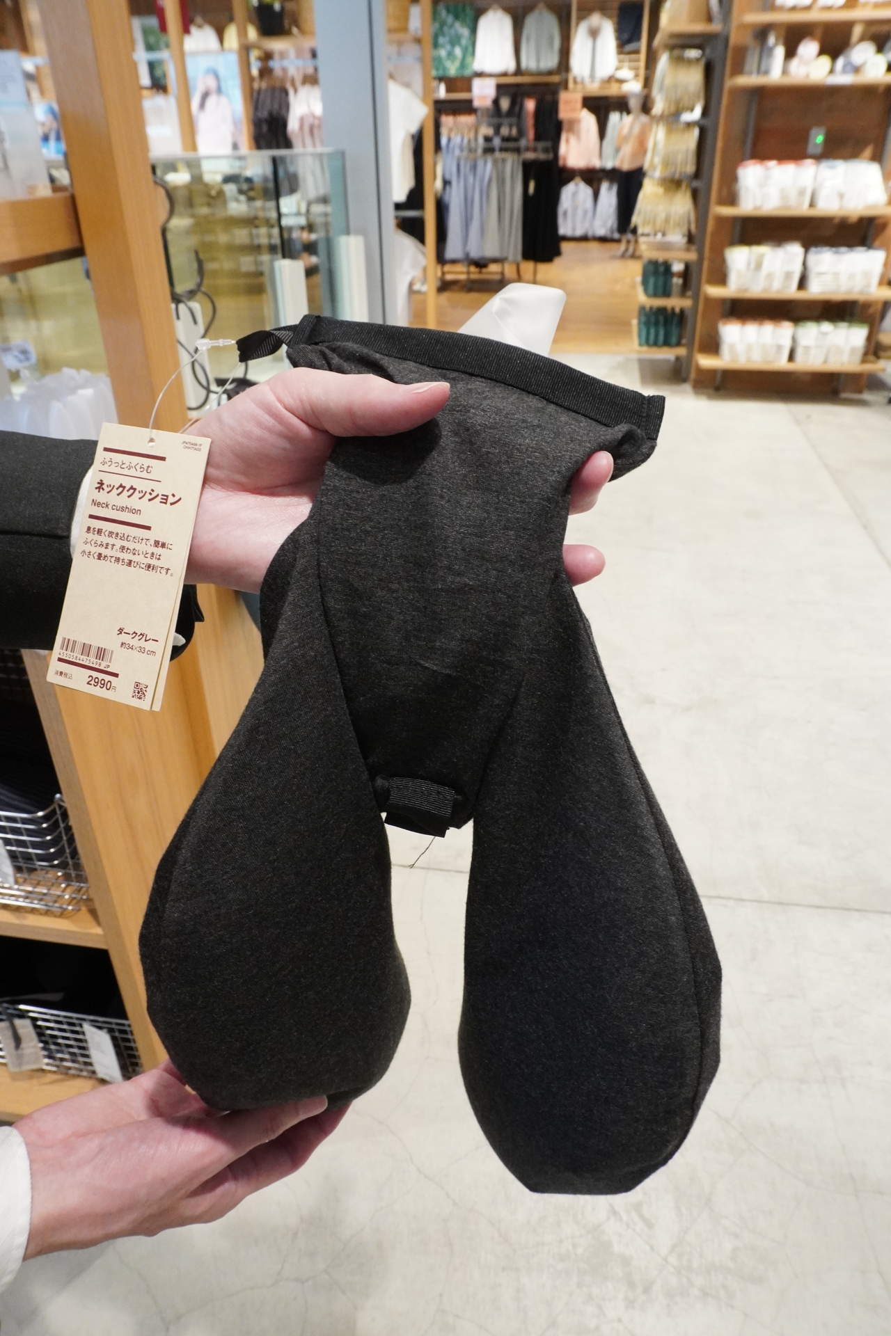 空気弁を本体から引き出すと簡単にたためる