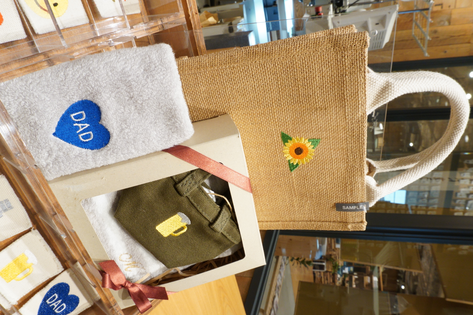 母の日・父の日ギフトにもお勧めのデザインを用意している（写真は父の日）