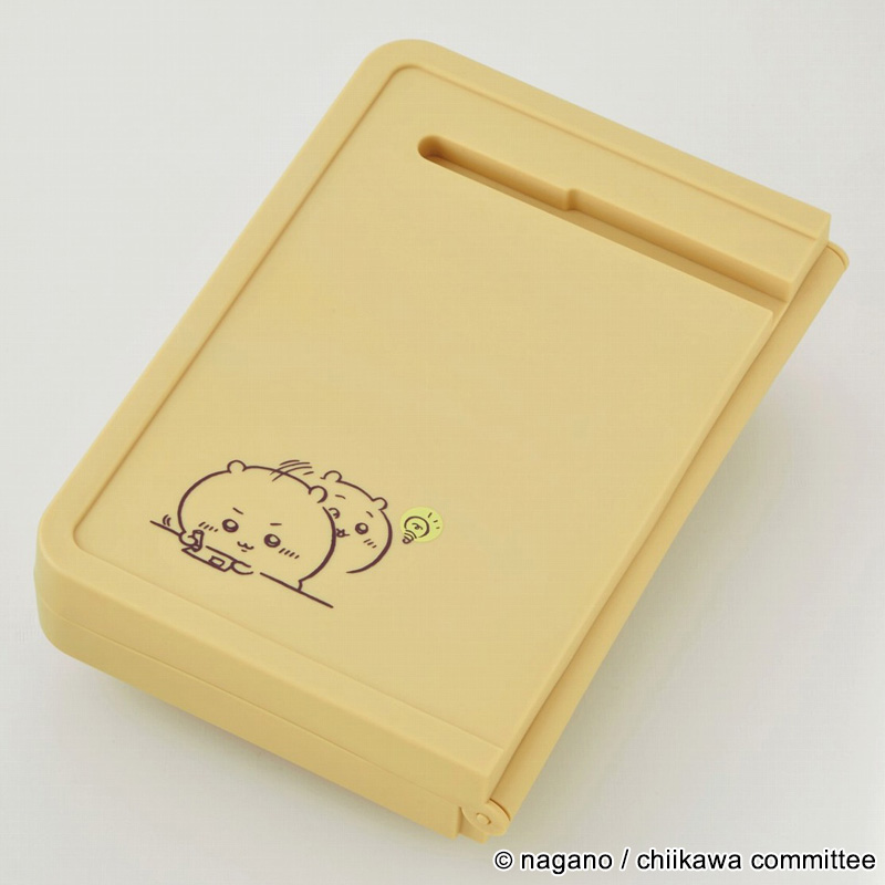 天板と脚をコンパクト折りたためて持ち運びもラク