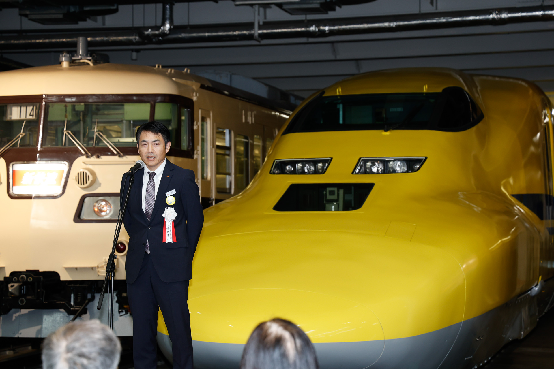 東海旅客鉄道株式会社 新幹線鉄道事業本部 浜松工場 工場長 榊原孝二氏「3月初頭から2か月ほどかけて、展示のために、浜松工場の社員と協力会社の社員とで、丁寧に整備を実施しました。通常、車体の塗装はロボットで行ないますが、T4は700系ベースで形状が異なることもあり、先頭部はスプレーガンによる手塗りを行ないました。今後も引き続き、愛される車両であったらいいなと思います」