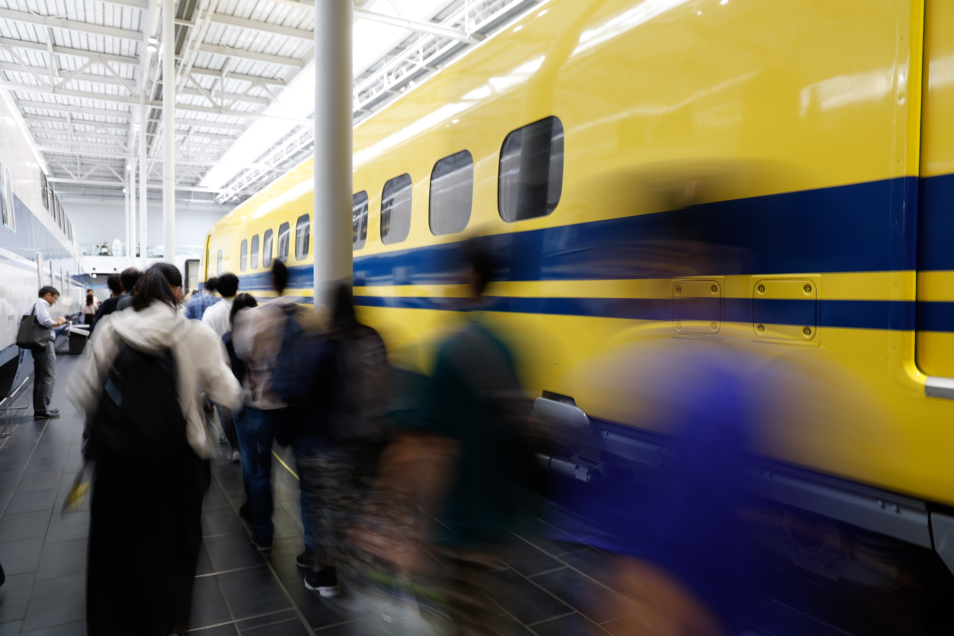 グループごとに先頭部に向けて移動する