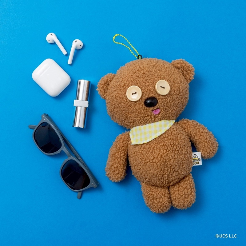 ティムのぬいぐるみポーチが黄色のバンダナを巻いて再登場。バッグチャームとしても使える