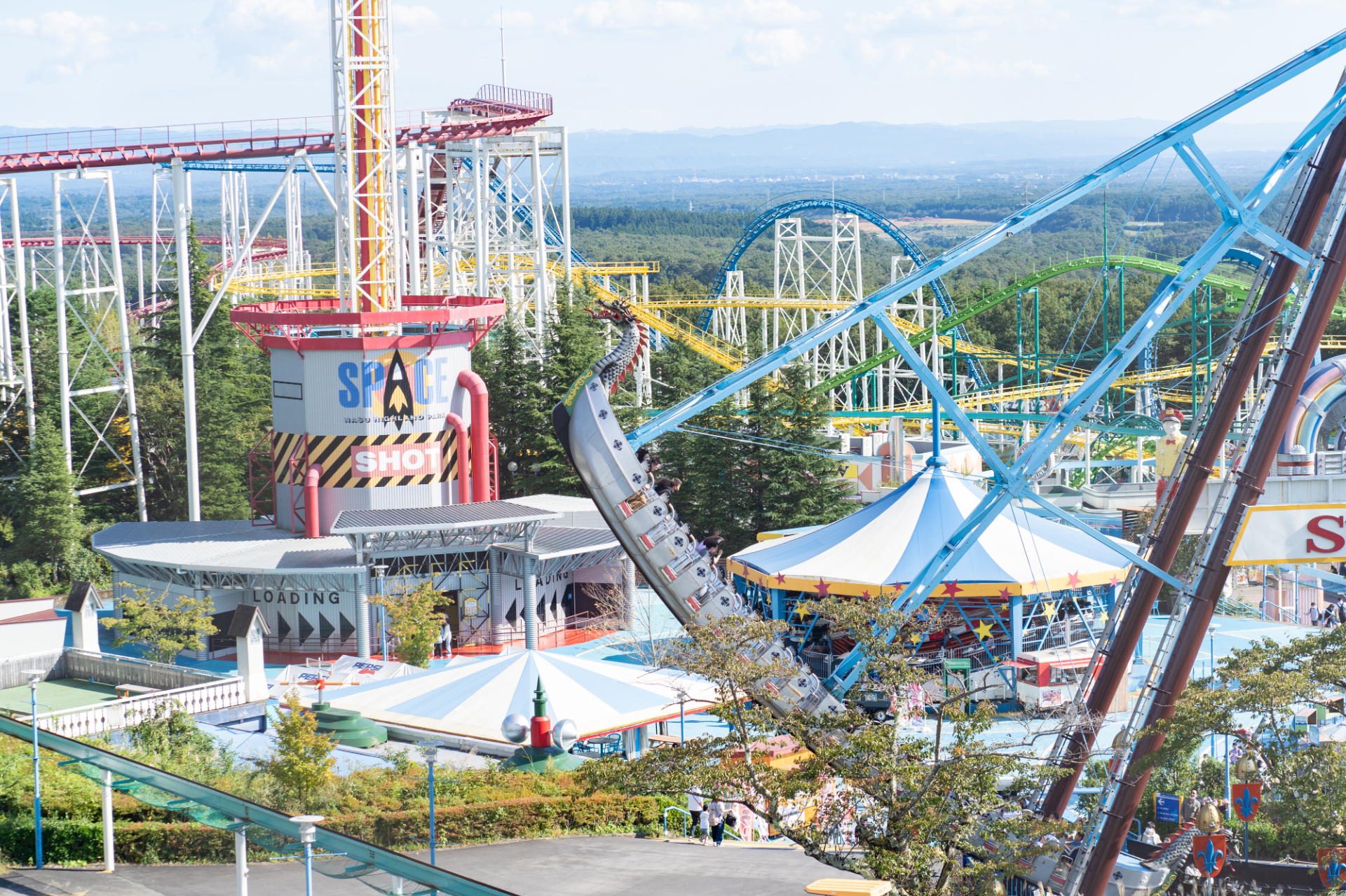 9種類のコースターを含む、約40種類のアトラクション