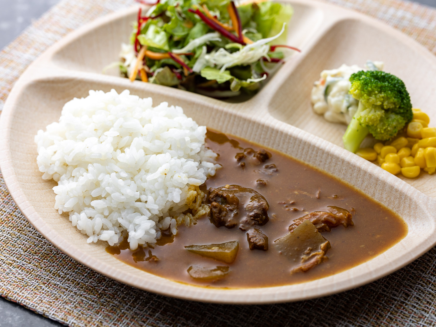 「馬肉のすじカレー」