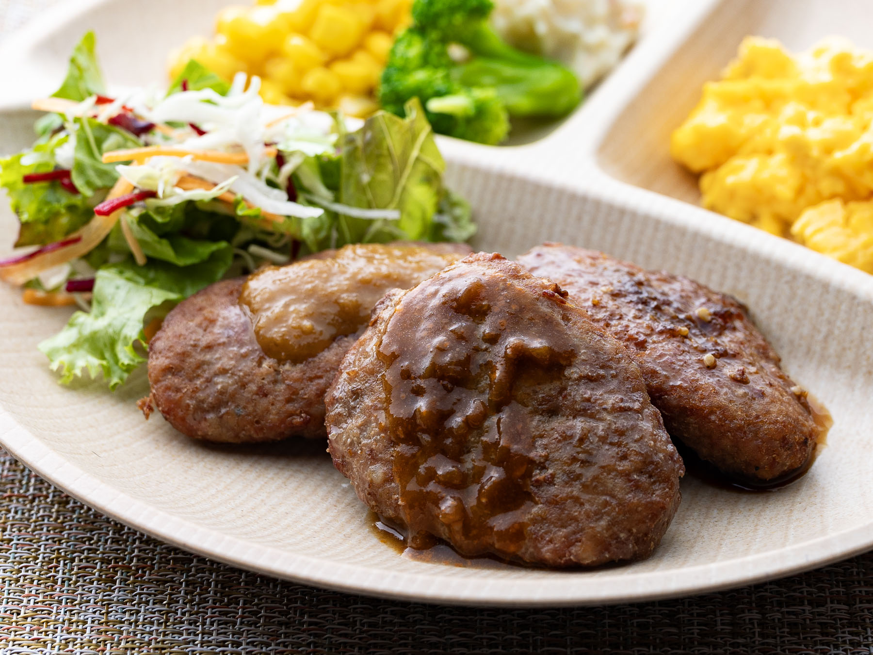 「あか牛を使用したハンバーグ」