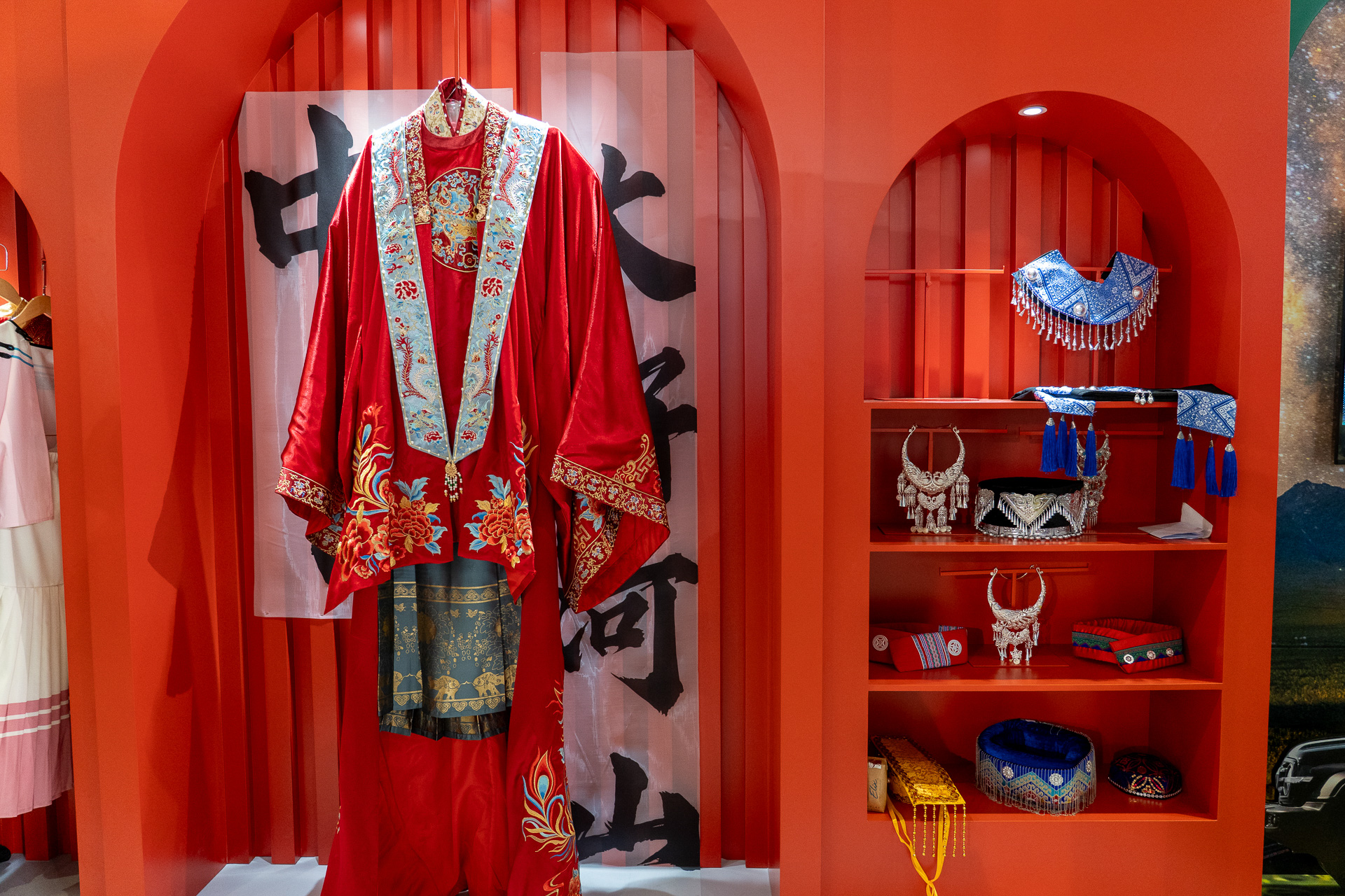 中国各地の観光地の紹介も