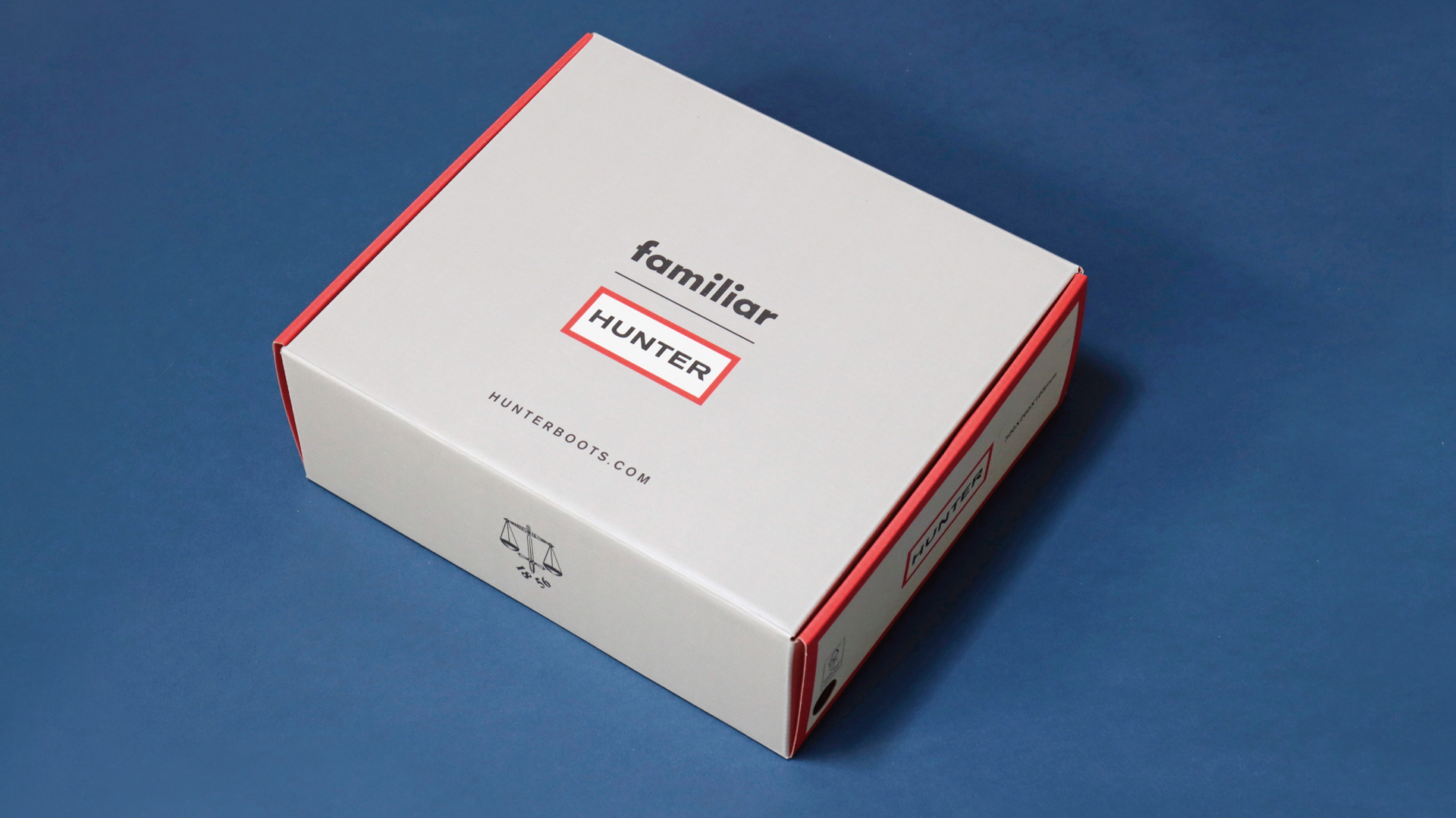 両ブランドのロゴが入った限定パッケージ付き