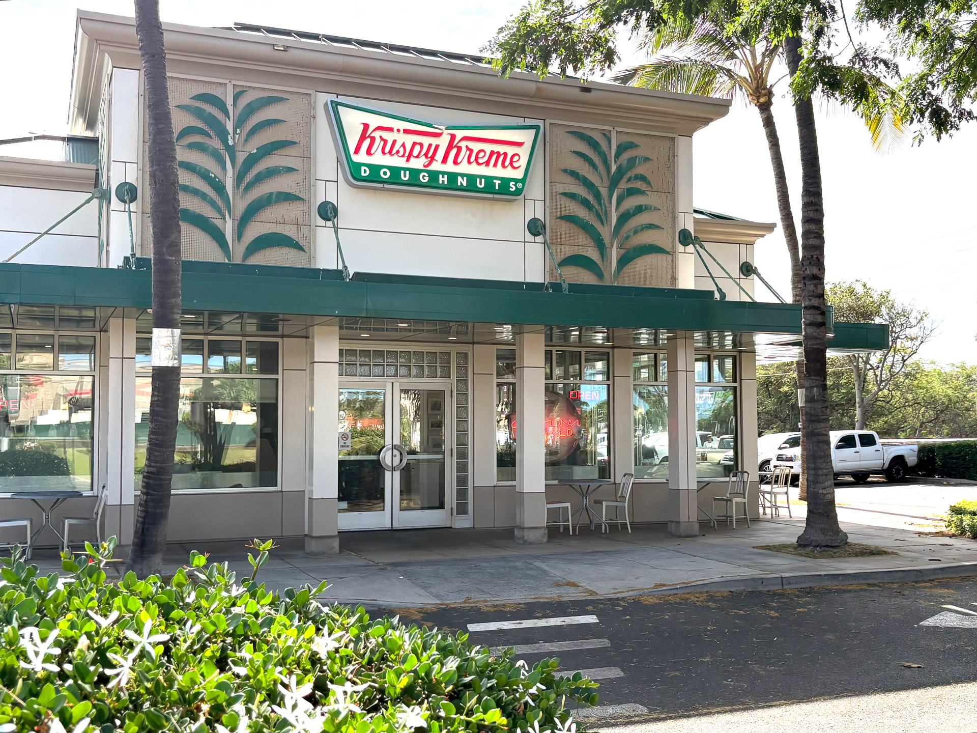 クリスピークリームドーナツの店舗。地元客でにぎわっていた